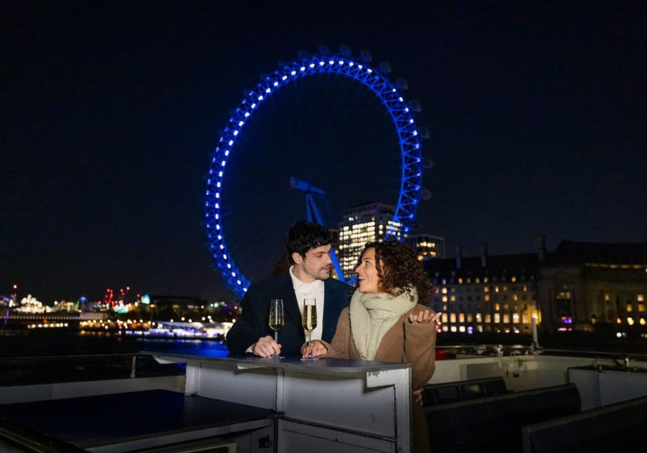 London Evening Cruise with Canapés and Music - image 4